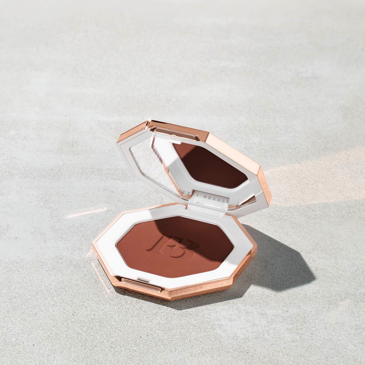 Fenty Beauty Sun Stalk'r Instant Warmth Bronzer Powder
